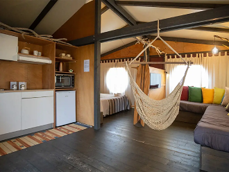 Suite tent room